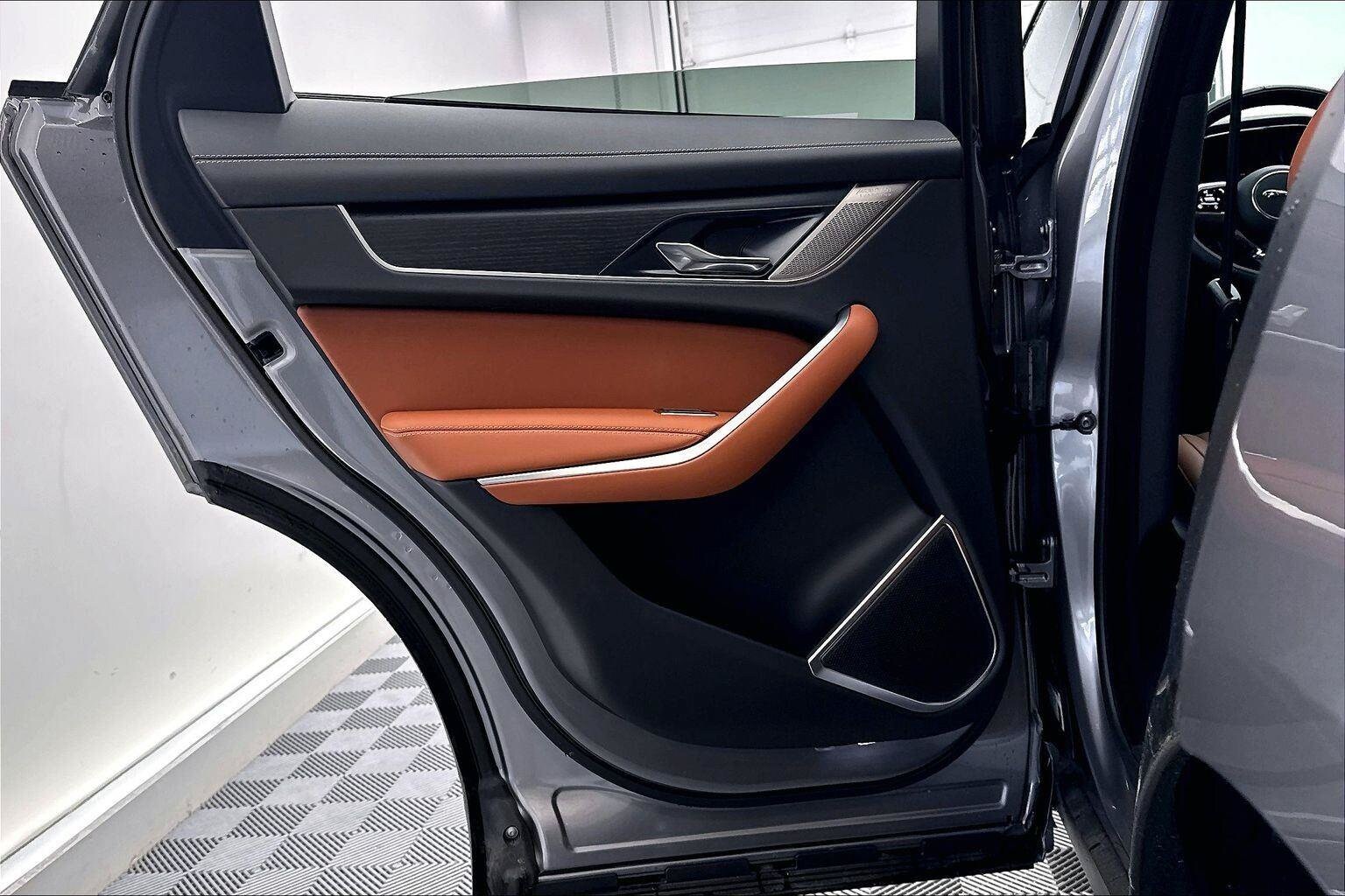 2026 Jaguar F-Pace R-Dynamic S - Photo 29
