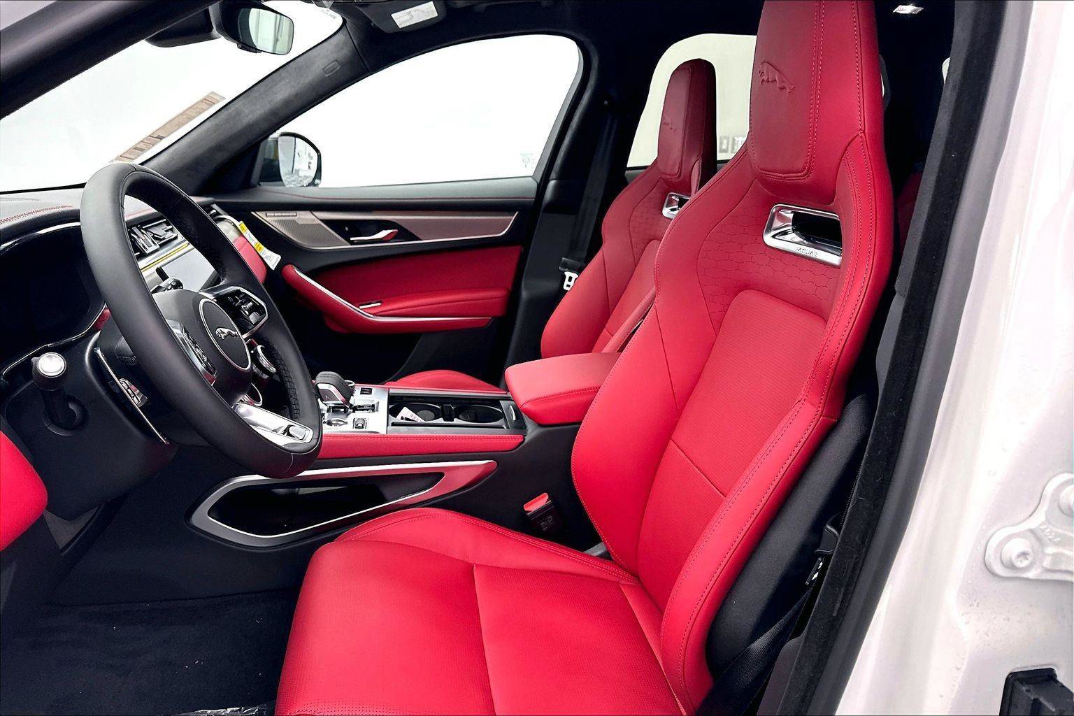 2026 Jaguar F-Pace R-Dynamic S - Photo 8