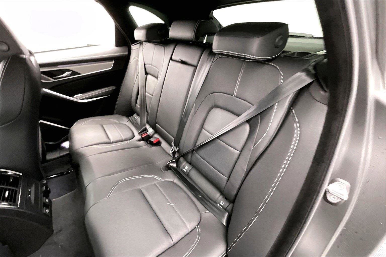 2026 Jaguar F-Pace R-Dynamic S - Photo 6