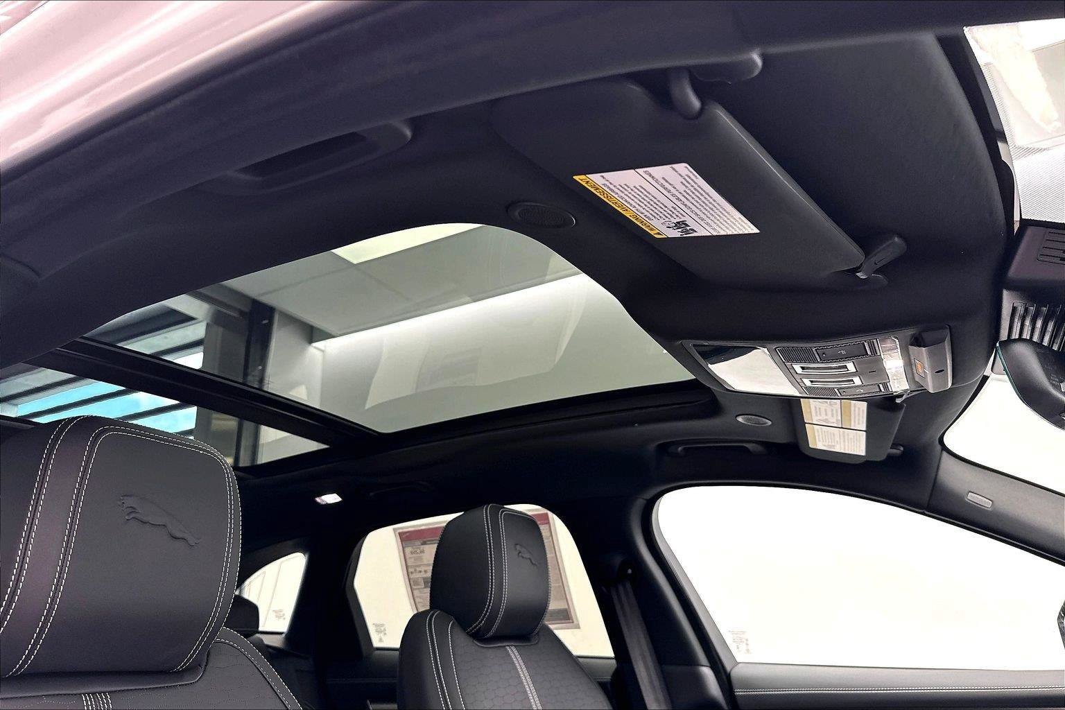 2026 Jaguar F-Pace R-Dynamic S - Photo 7