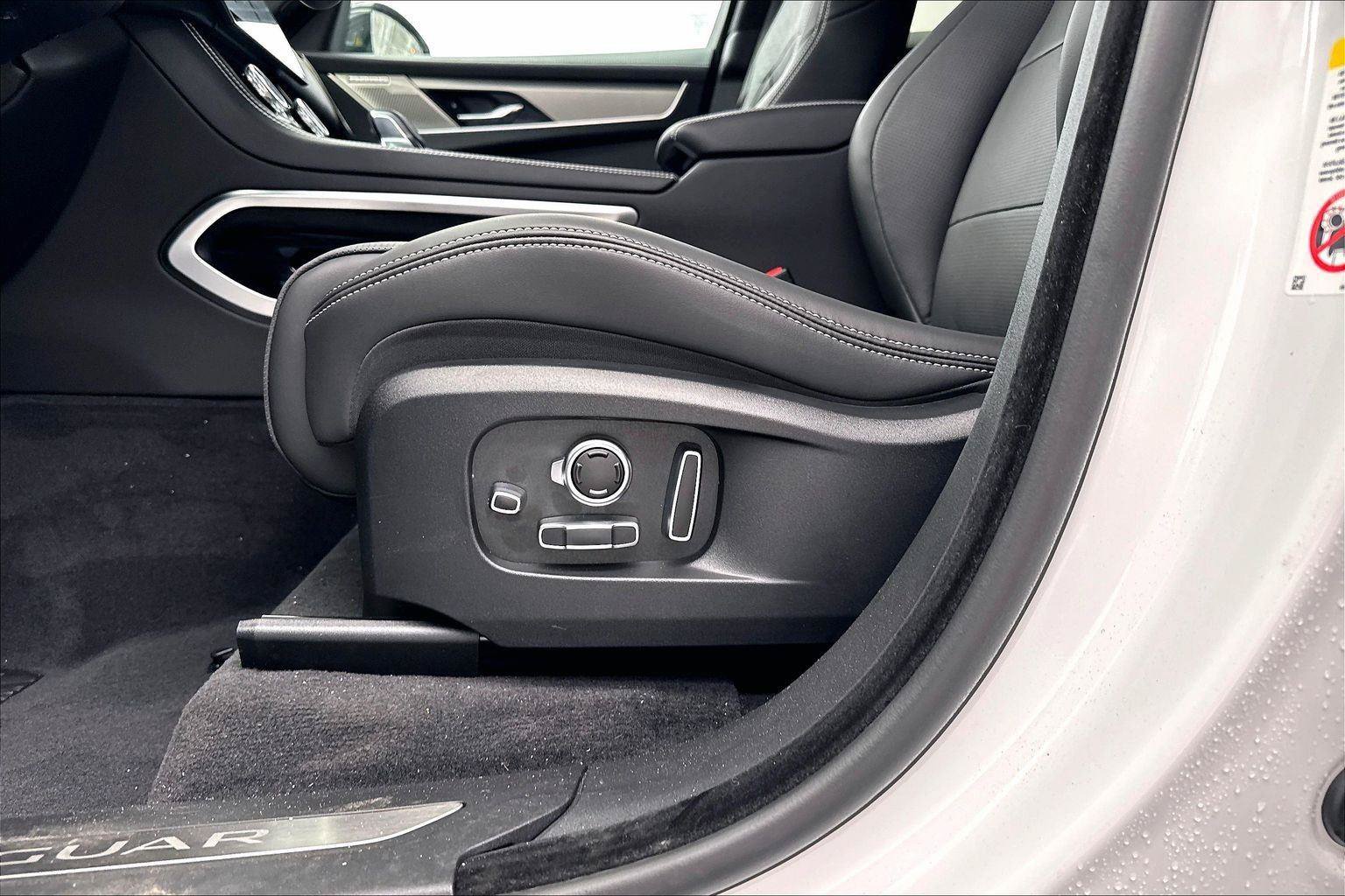 2026 Jaguar F-Pace R-Dynamic S - Photo 25