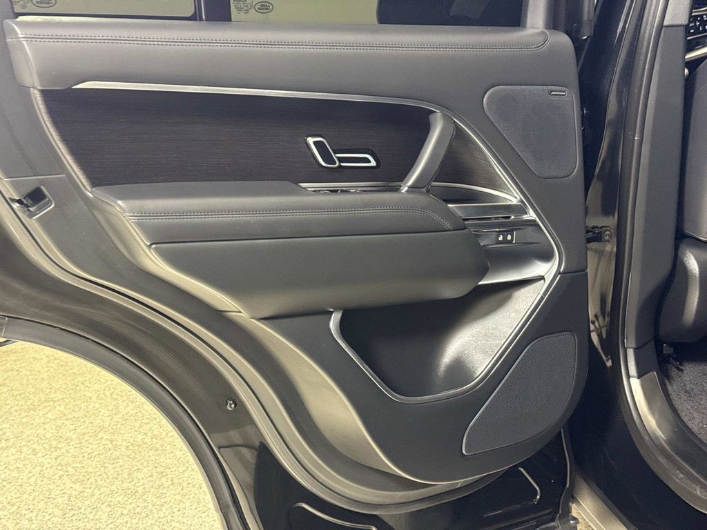 2023 Land Rover Range Rover SE - Photo 12