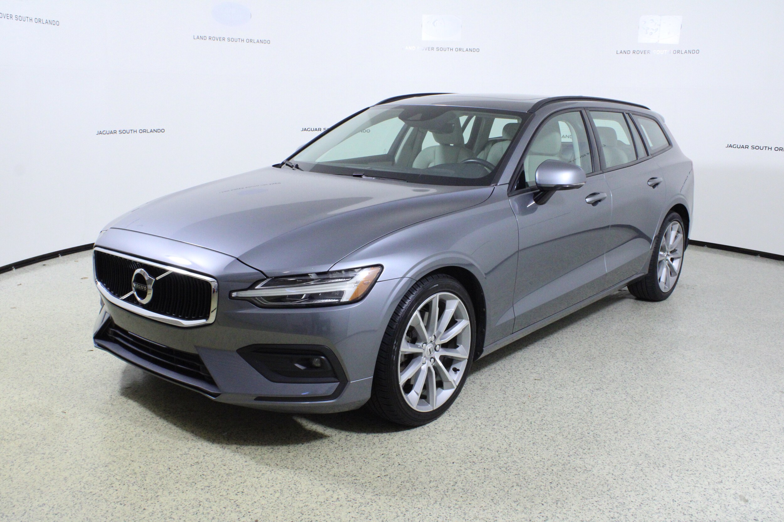 2021 Volvo V60 Momentum T5 photo 4
