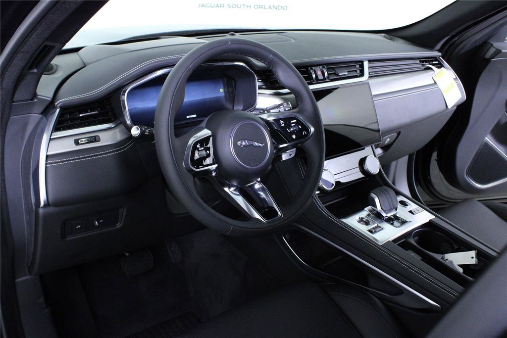 2026 Jaguar F-Pace R-Dynamic S - Photo 16