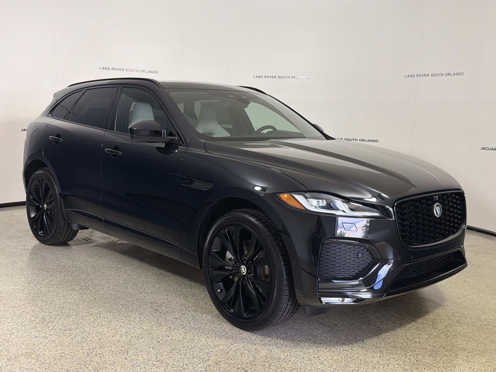 2026 Jaguar F-Pace R-Dynamic S - Photo 7