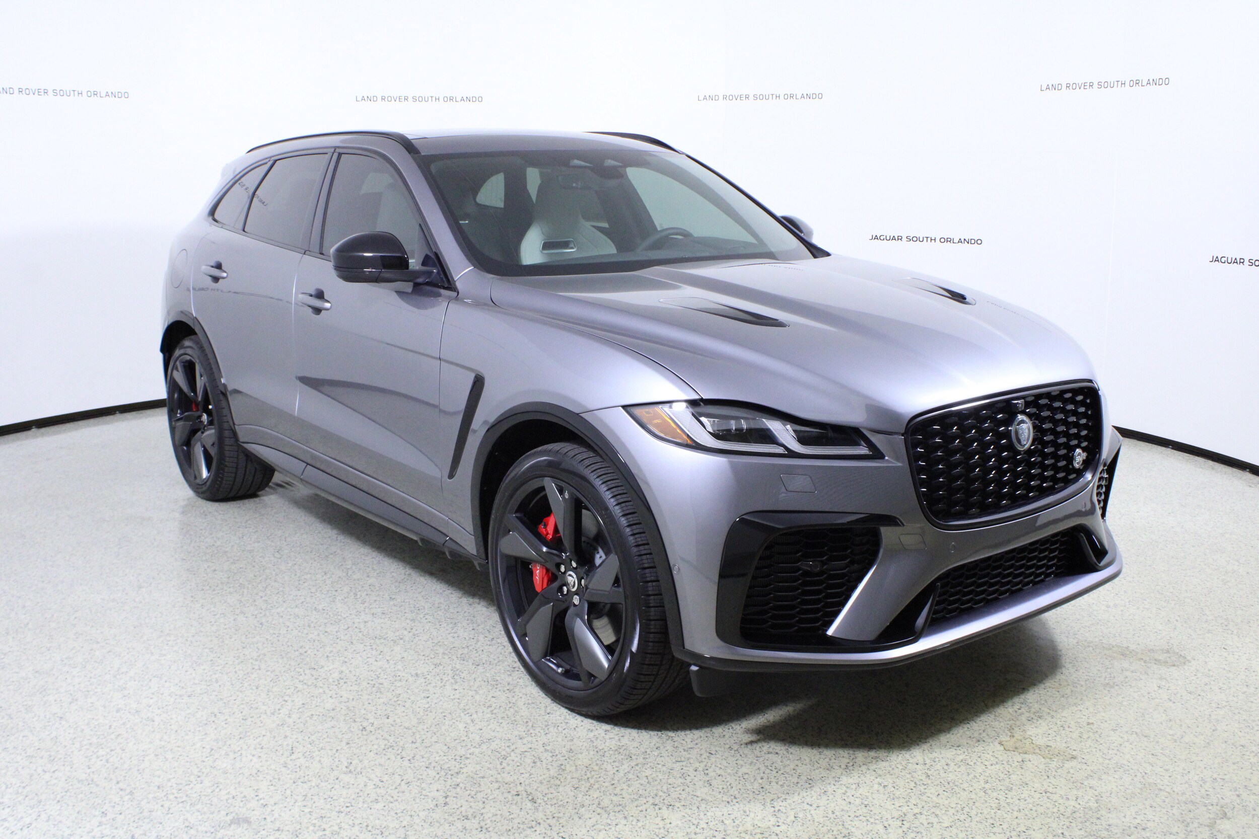 2026 Jaguar F-PACE SVR photo 3