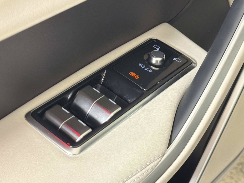 2026 Jaguar F-Pace R-Dynamic S - Photo 16