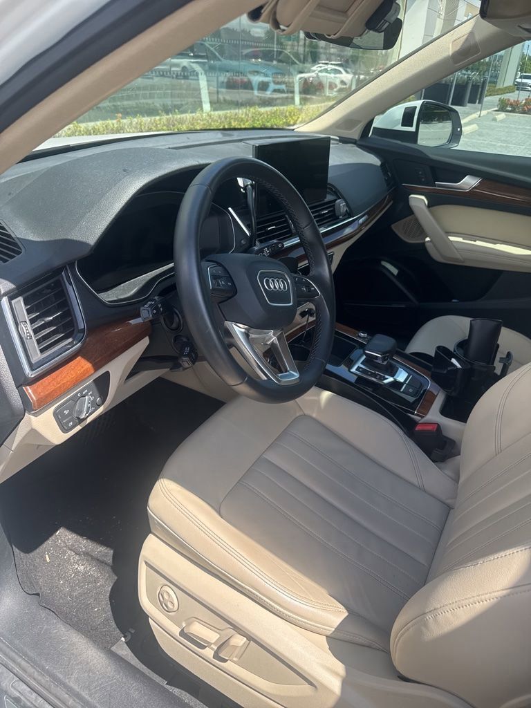 2022 Audi Q5 40 Premium Plus's photo