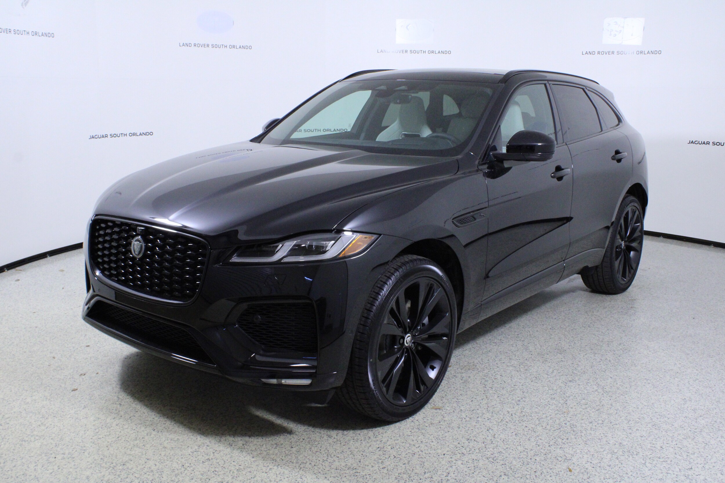2026 Jaguar F-PACE P400 R-Dynamic S photo 4