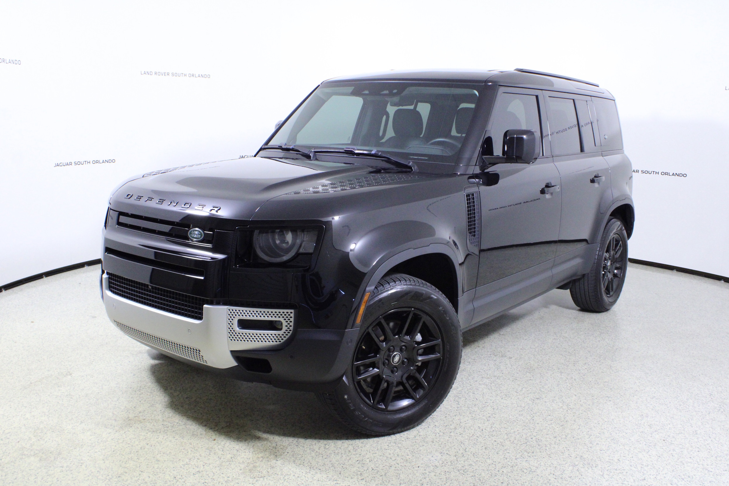 2024 Land Rover Defender S's photo