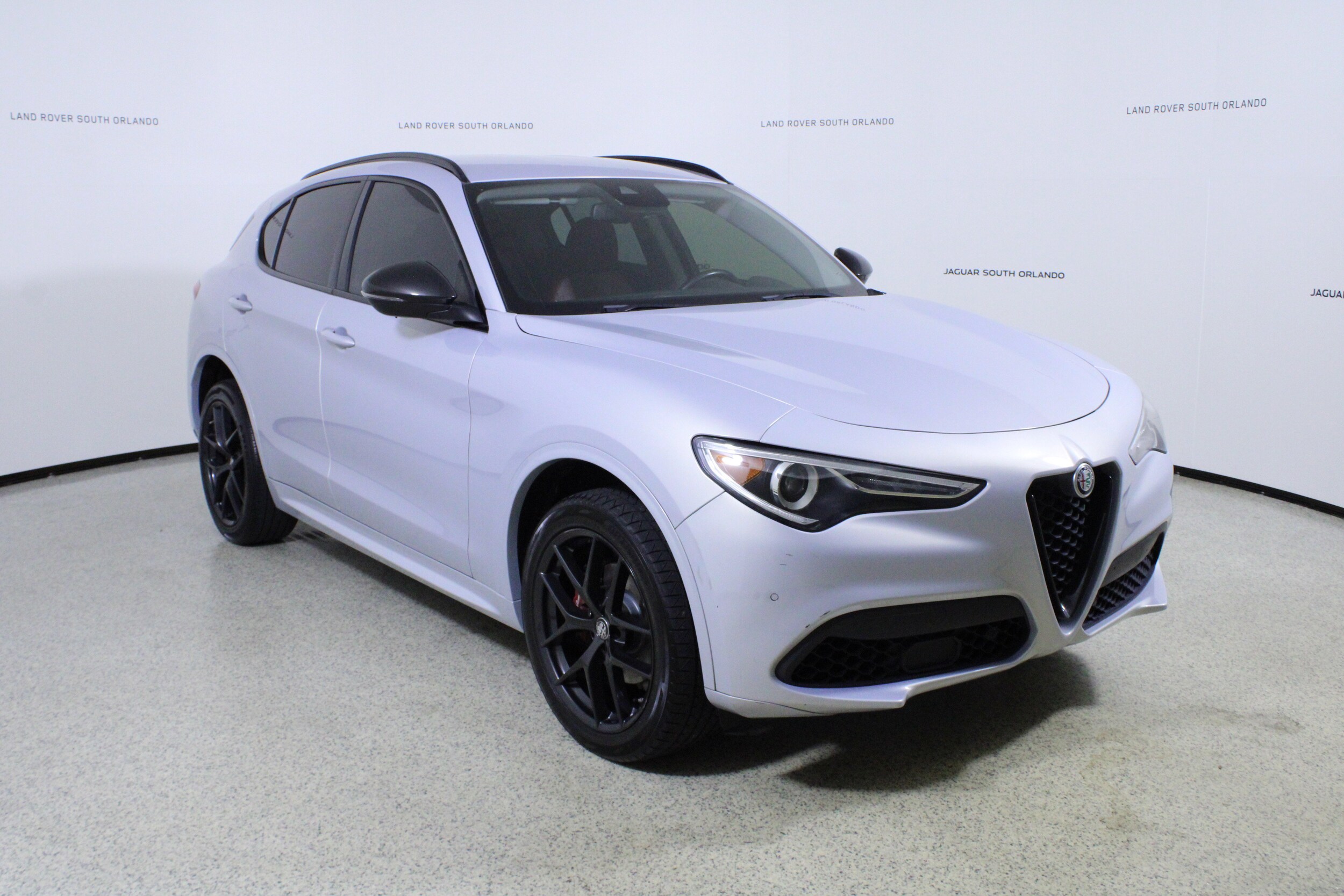 2020 Alfa Romeo Stelvio Sport photo 3