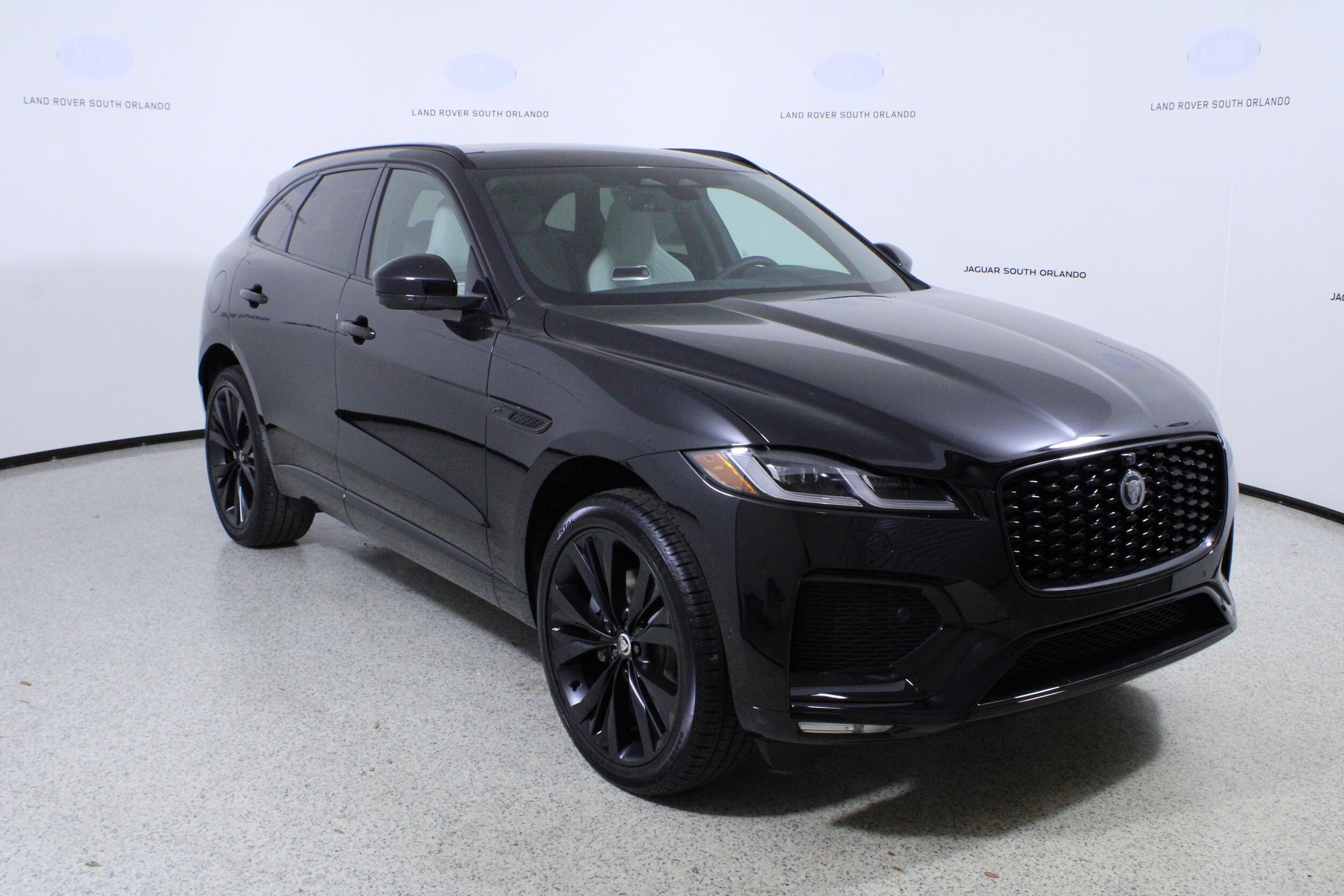 2026 Jaguar F-PACE P400 R-Dynamic S photo 3