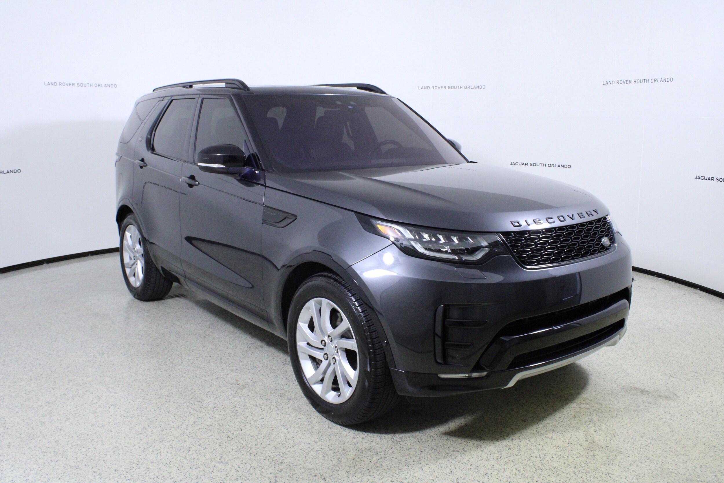 2019 Land Rover Discovery HSE Luxury photo 3