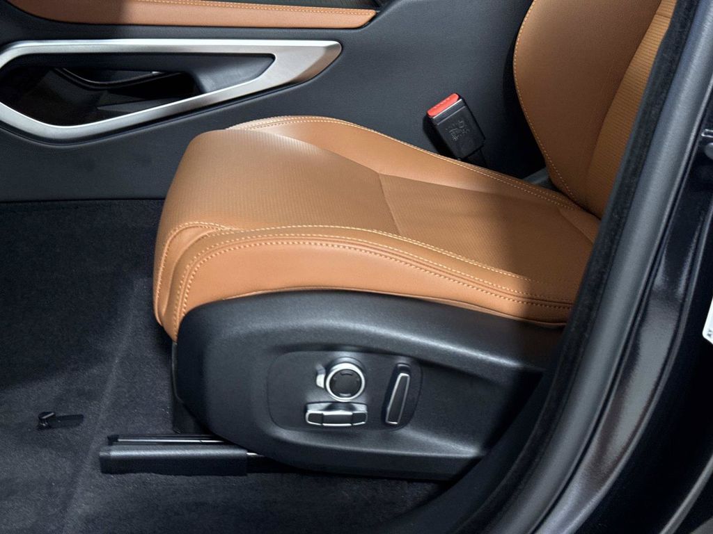 2026 Jaguar F-Pace R-Dynamic S - Photo 19