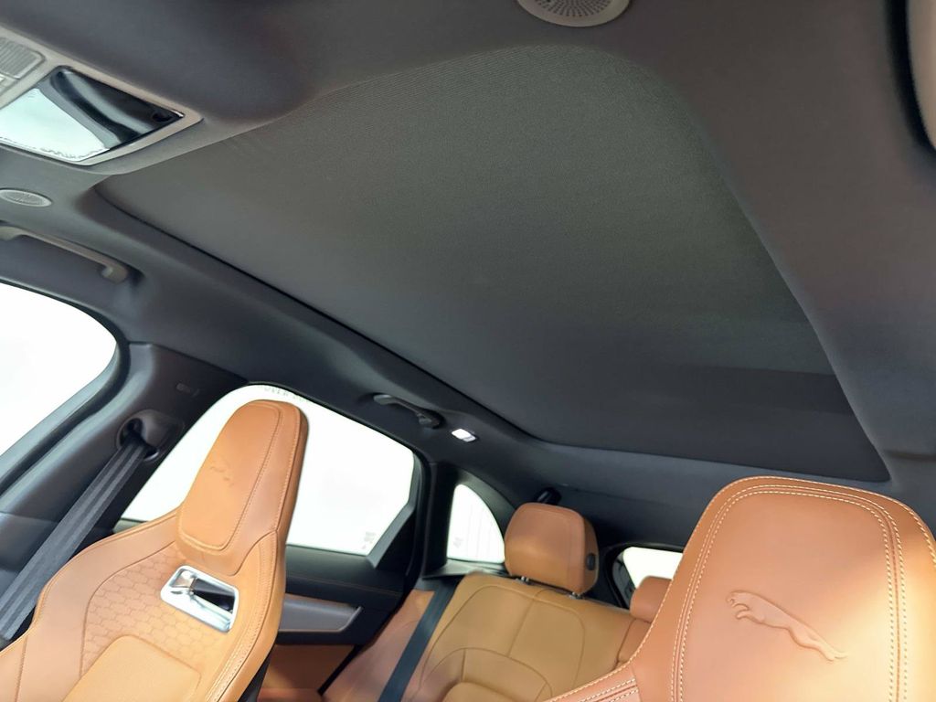 2026 Jaguar F-Pace R-Dynamic S - Photo 21