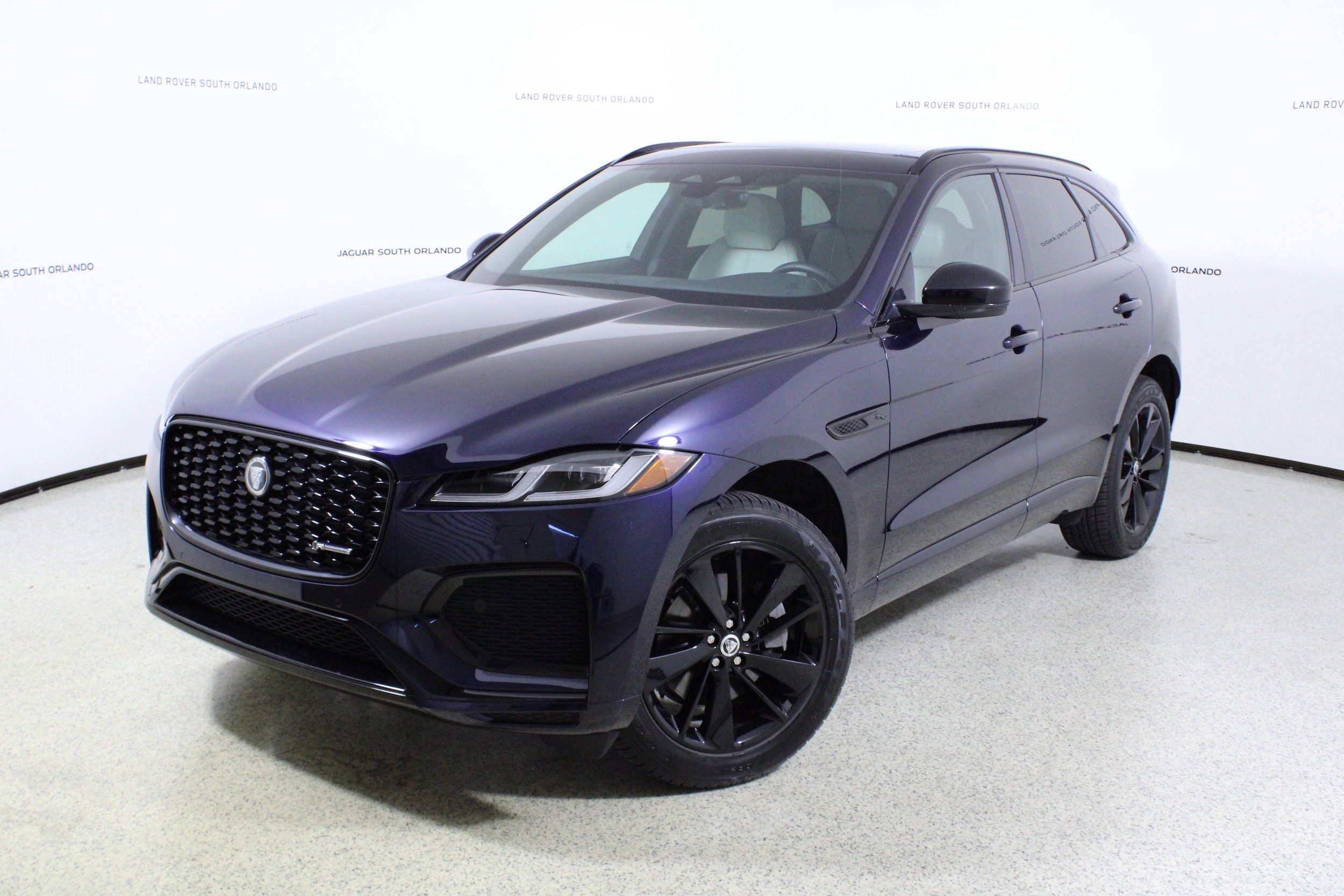 2025 Jaguar F-PACE R-Dynamic S's photo