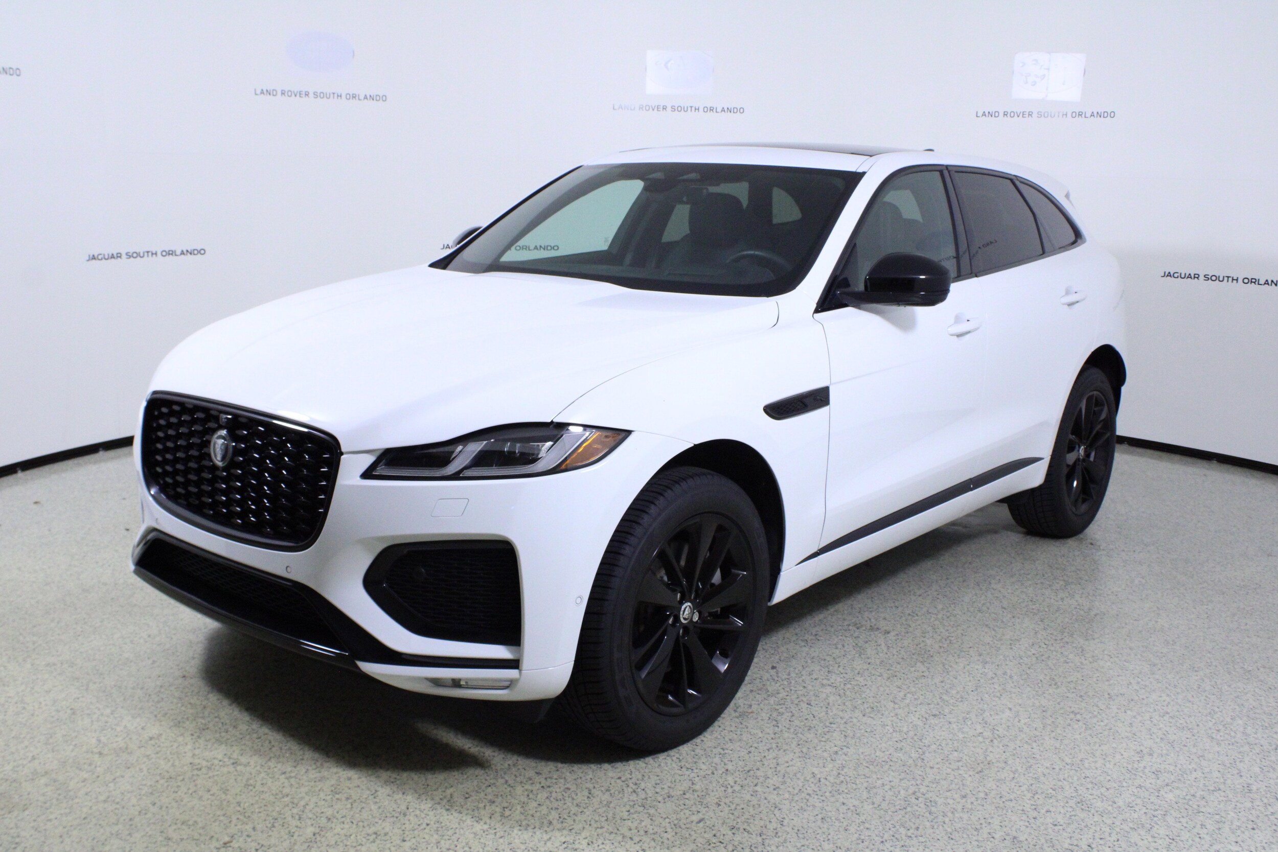 2026 Jaguar F-PACE R-Dynamic S P250 photo 3