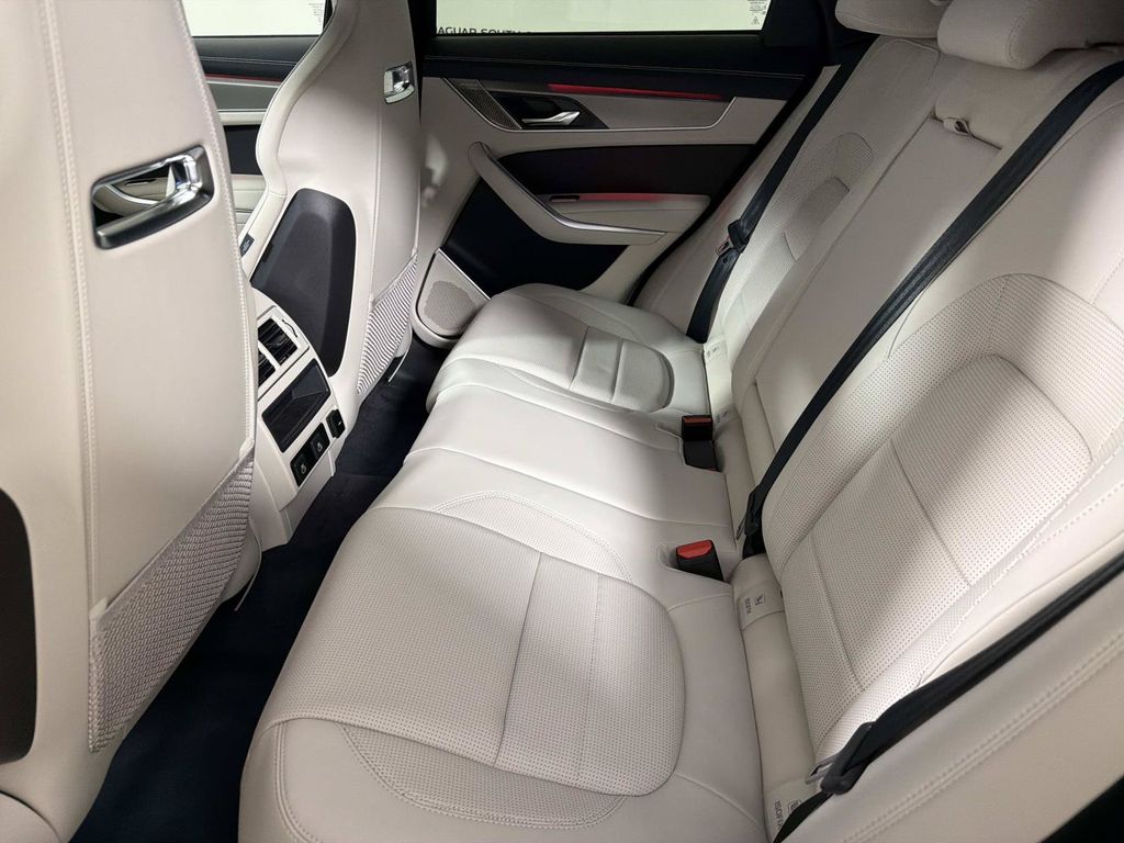 2026 Jaguar F-Pace R-Dynamic S - Photo 12