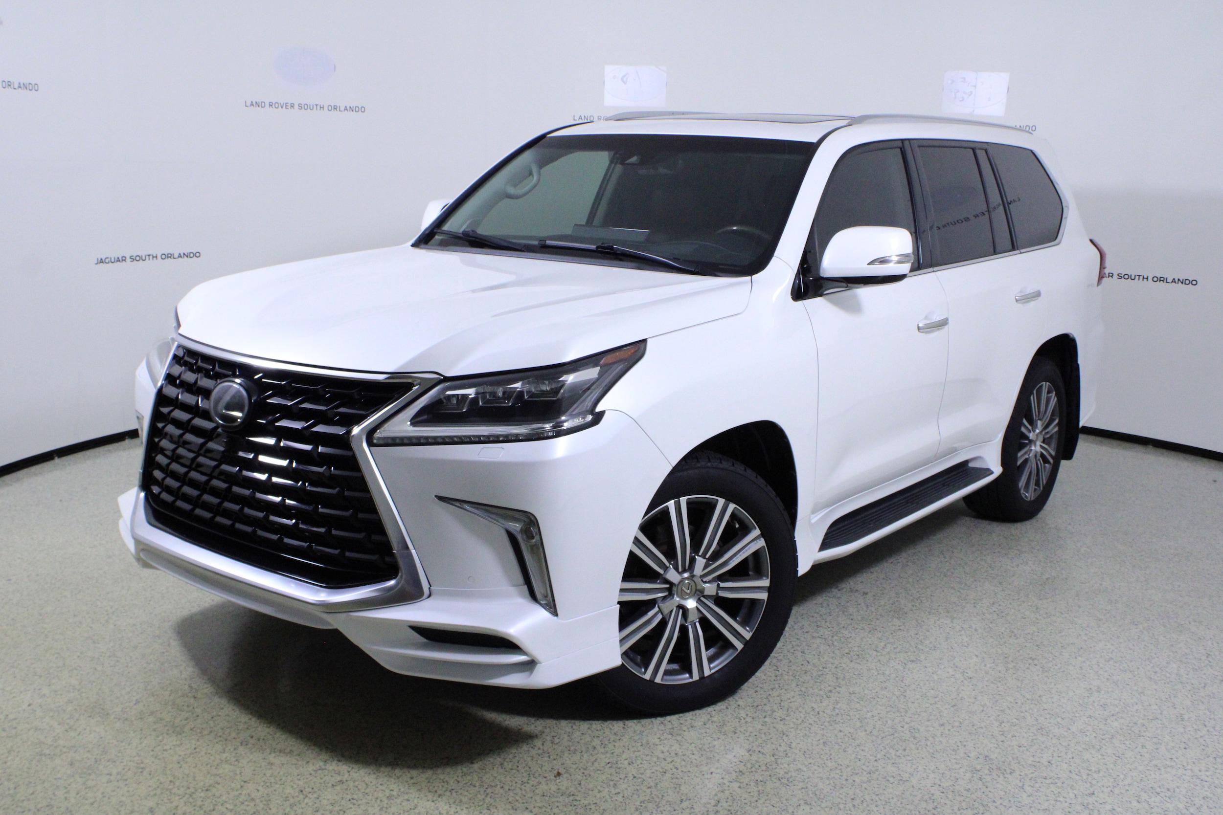 2017 Lexus LX 570's photo