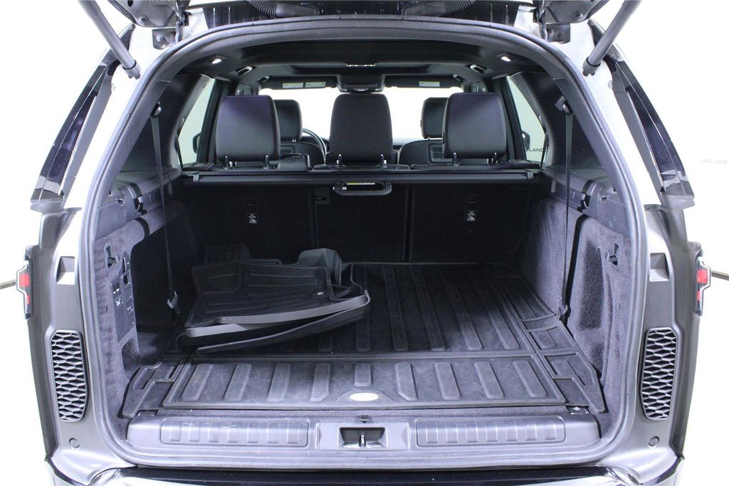 2023 Land Rover Discovery S R Dynamic - Photo 10