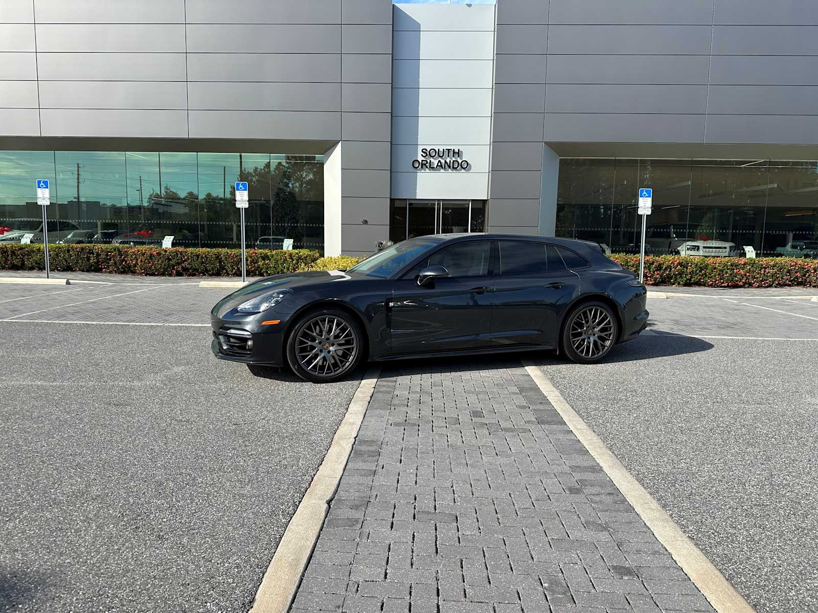 2023 Porsche Panamera S's photo