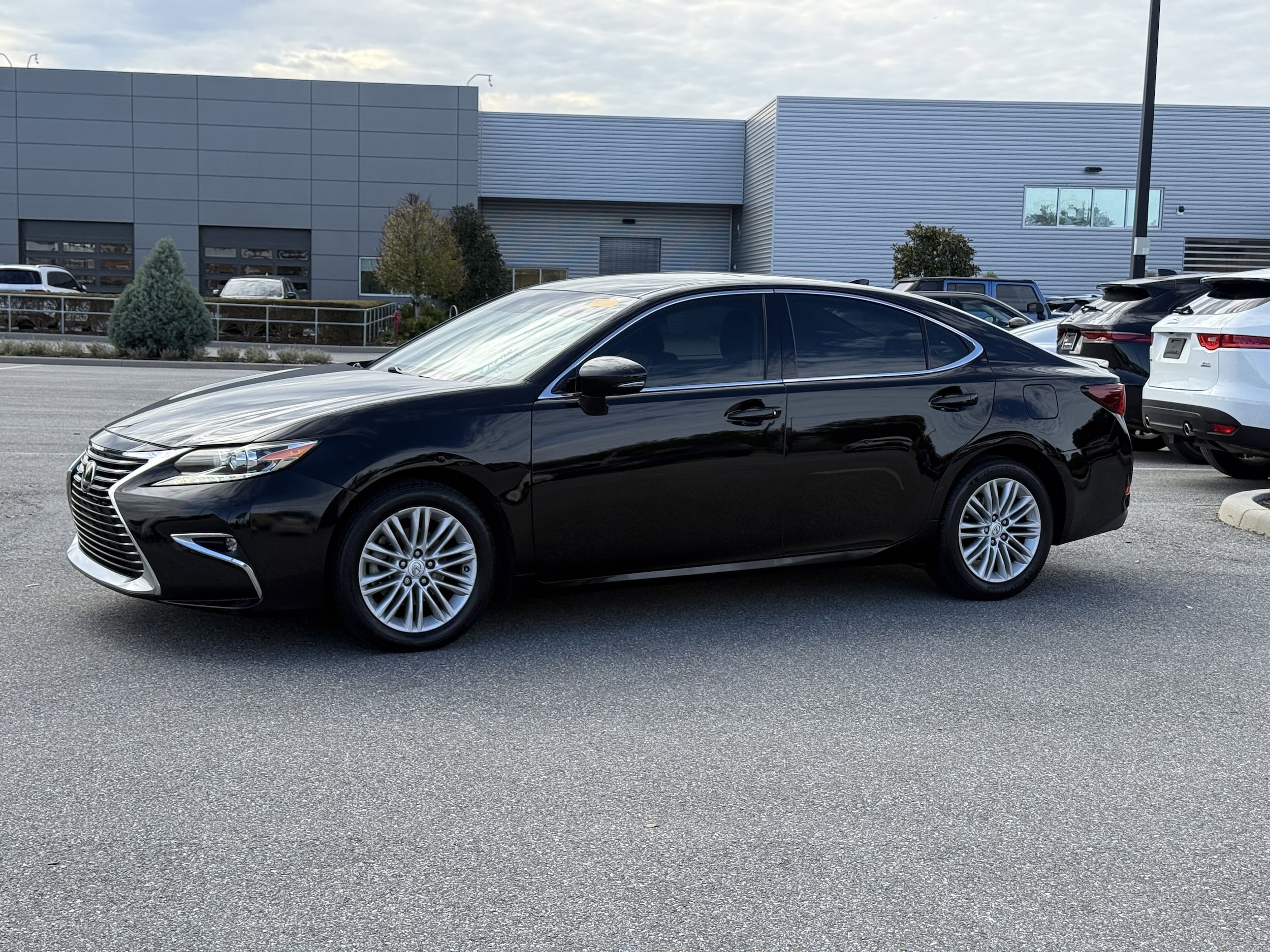 2016 Lexus ES 350's photo