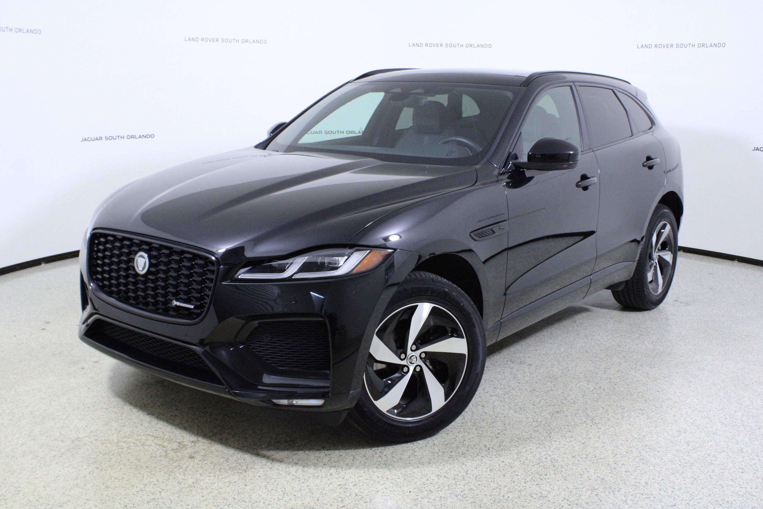 2025 Jaguar F-PACE R-Dynamic S's photo