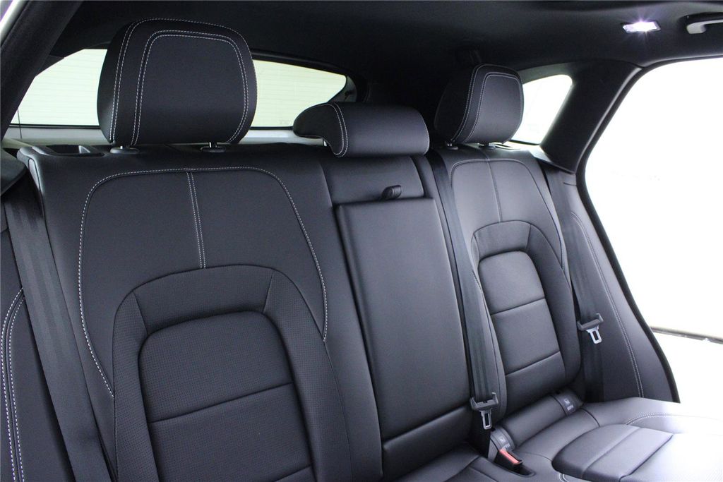 2026 Jaguar F-Pace R-Dynamic S - Photo 12