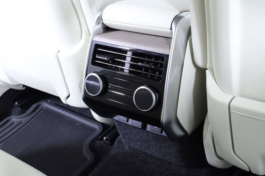 2023 Land Rover Range Rover SE - Photo 17