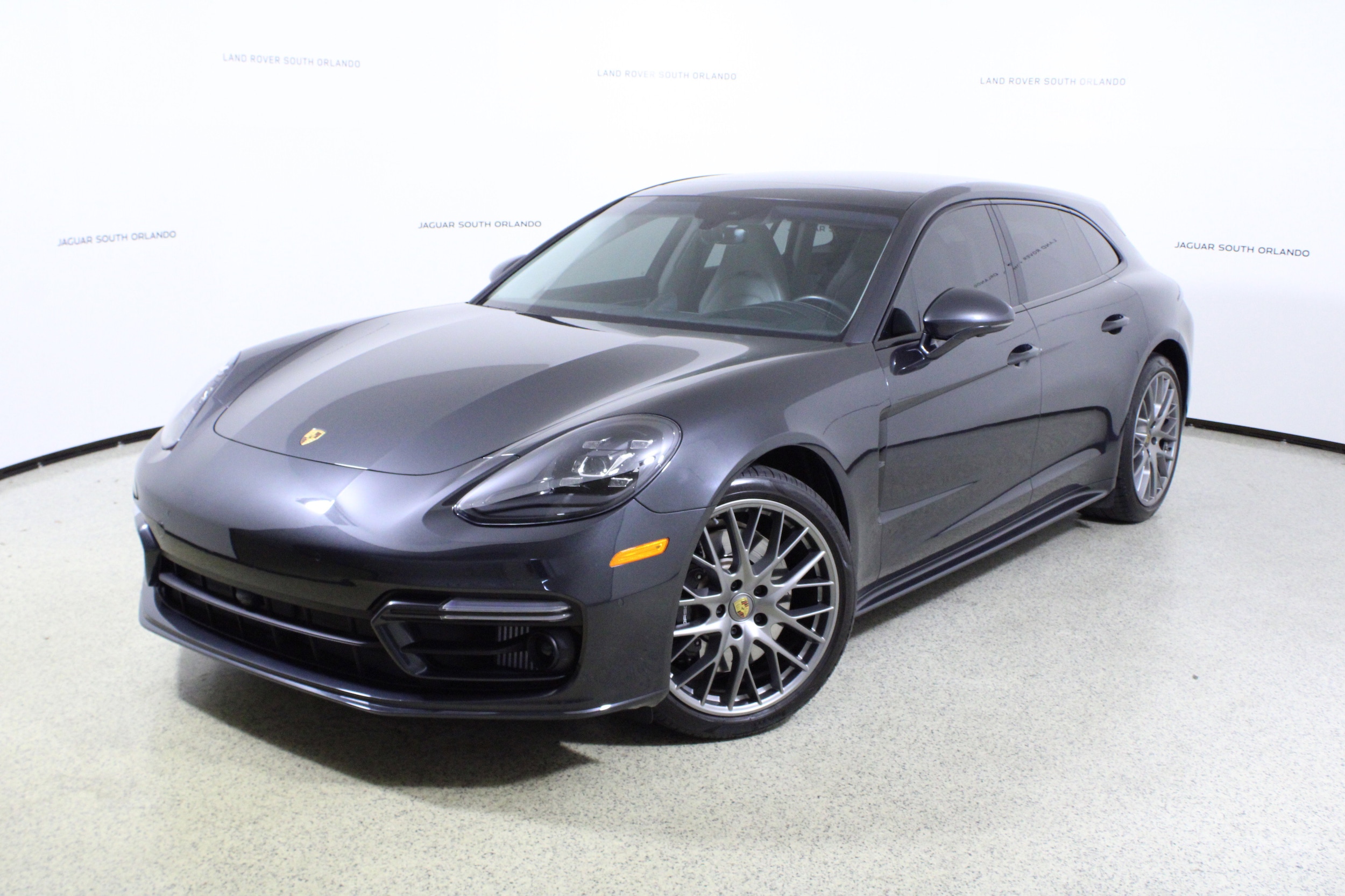 2023 Porsche Panamera S's photo