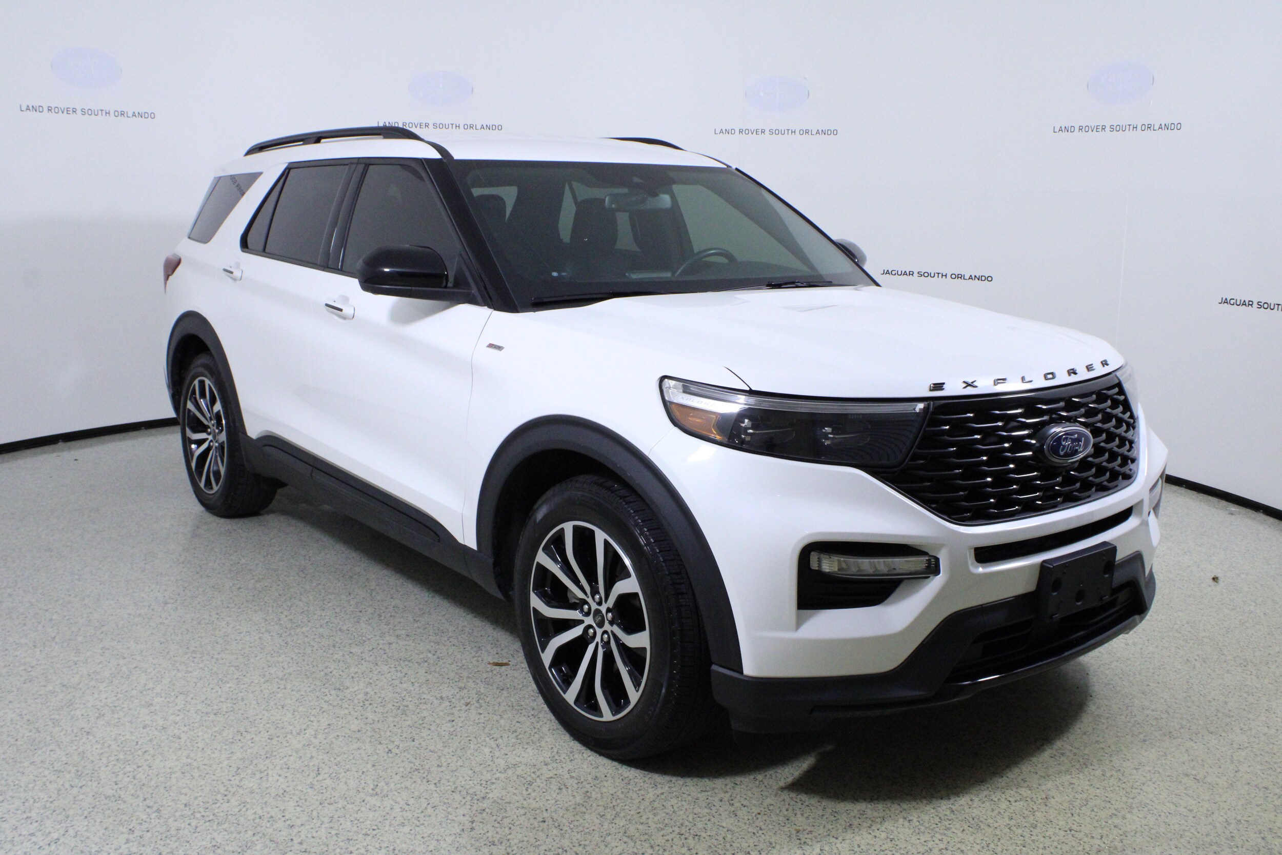 2023 Ford Explorer ST-Line photo 3