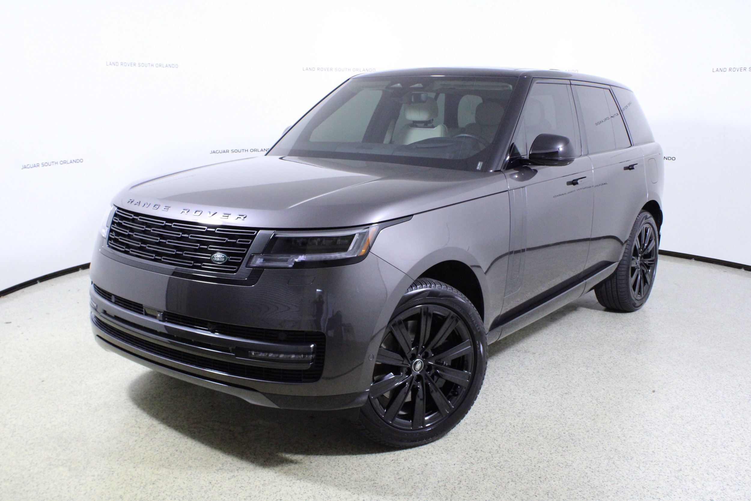 2025 Land Rover Range Rover SE's photo