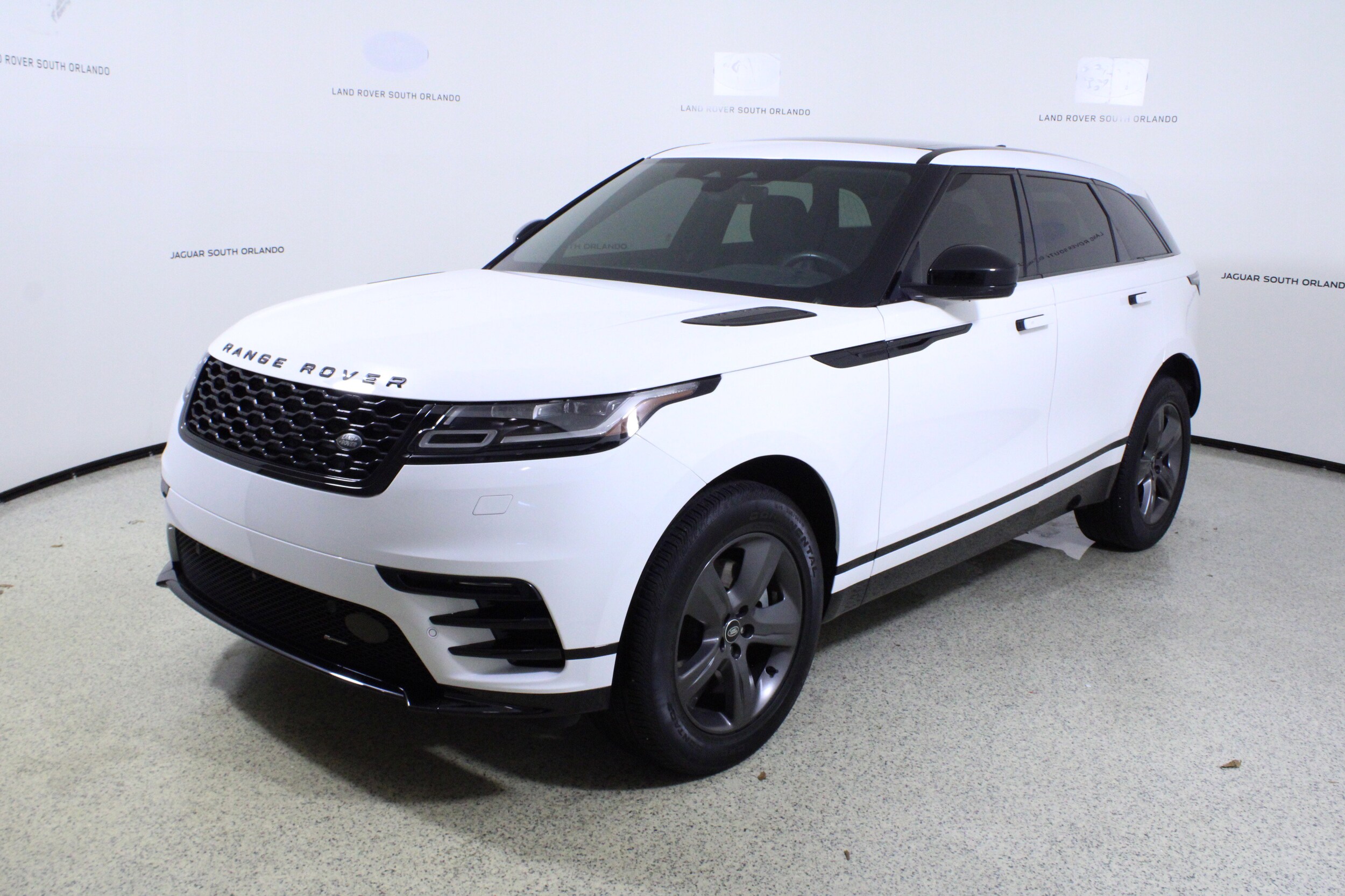 2022 Land Rover Range Rover Velar R-Dynamic S photo 4
