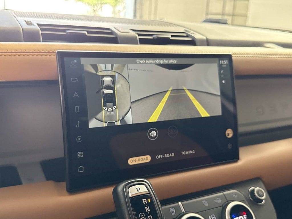 2023 Land Rover Defender X-Dynamic SE - Photo 24