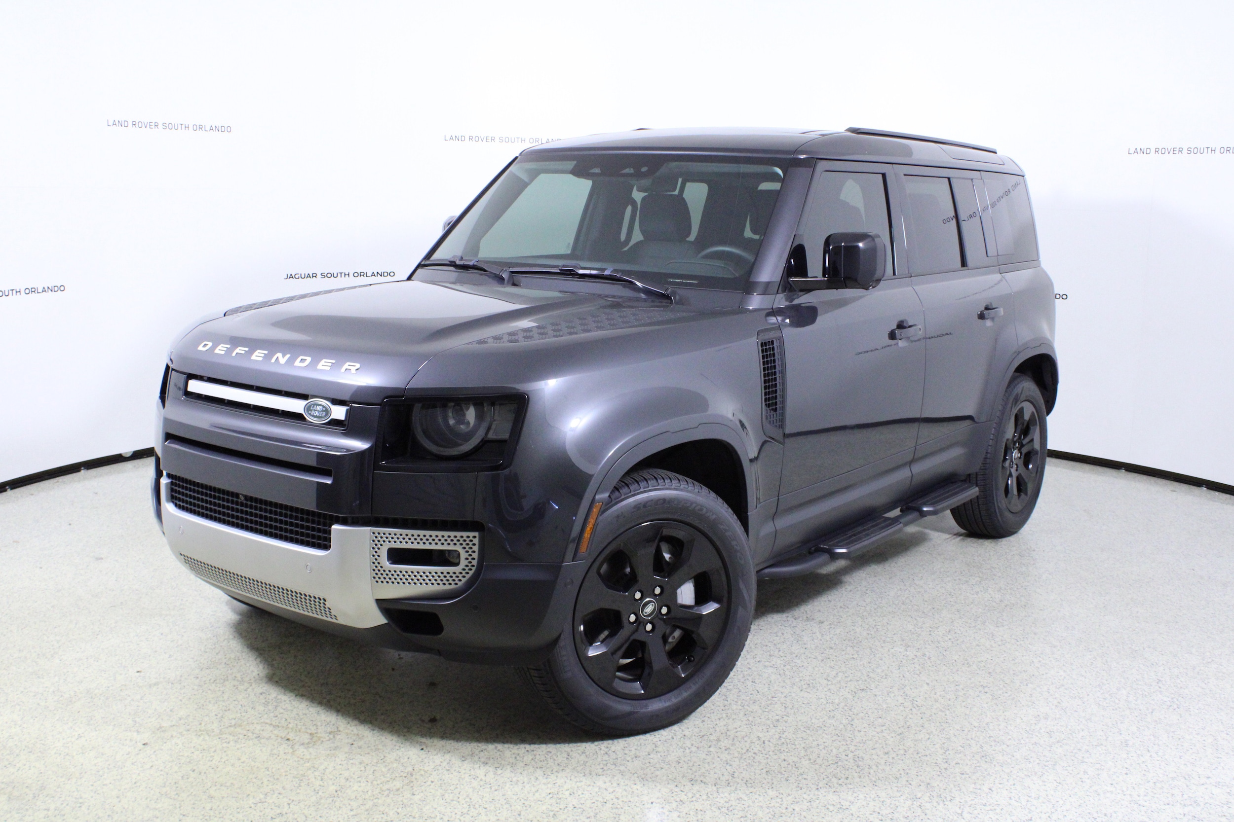 2025 Land Rover Defender S's photo