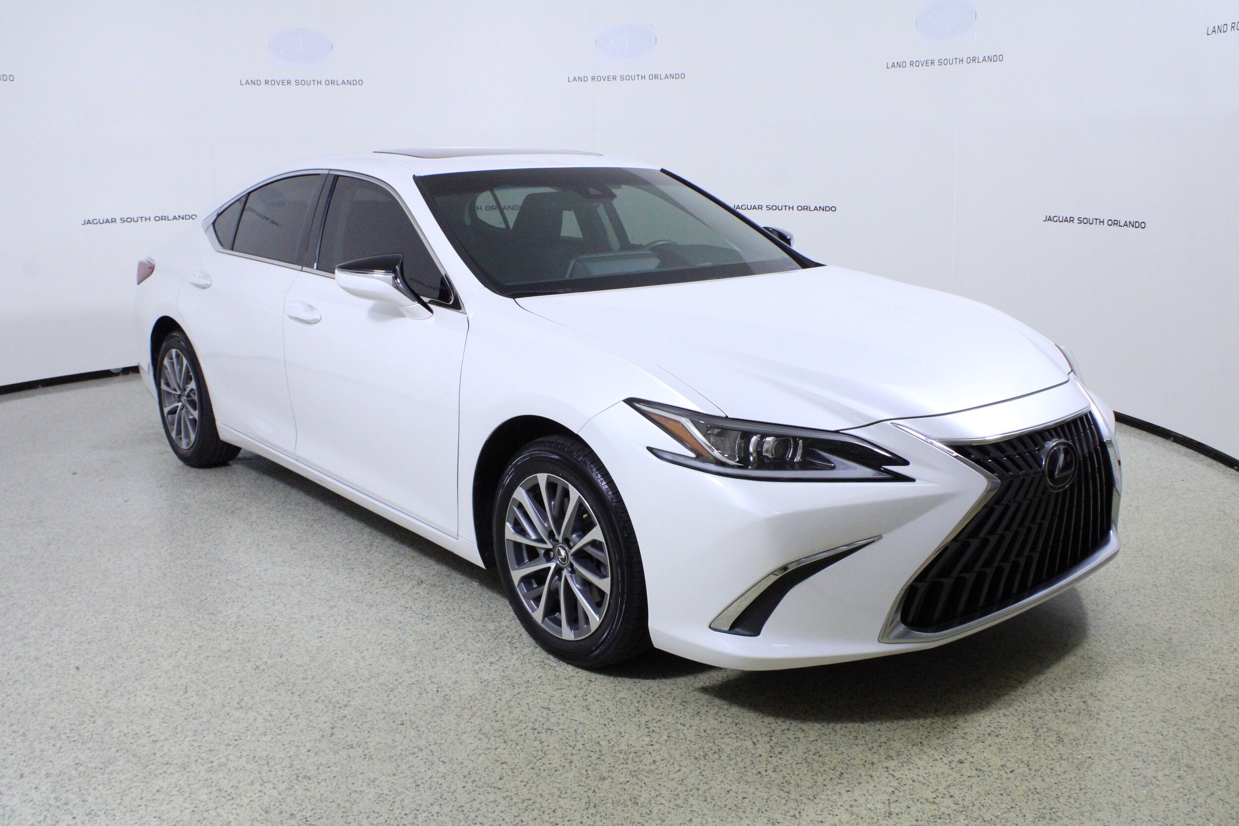 2022 Lexus ES 350 photo 3