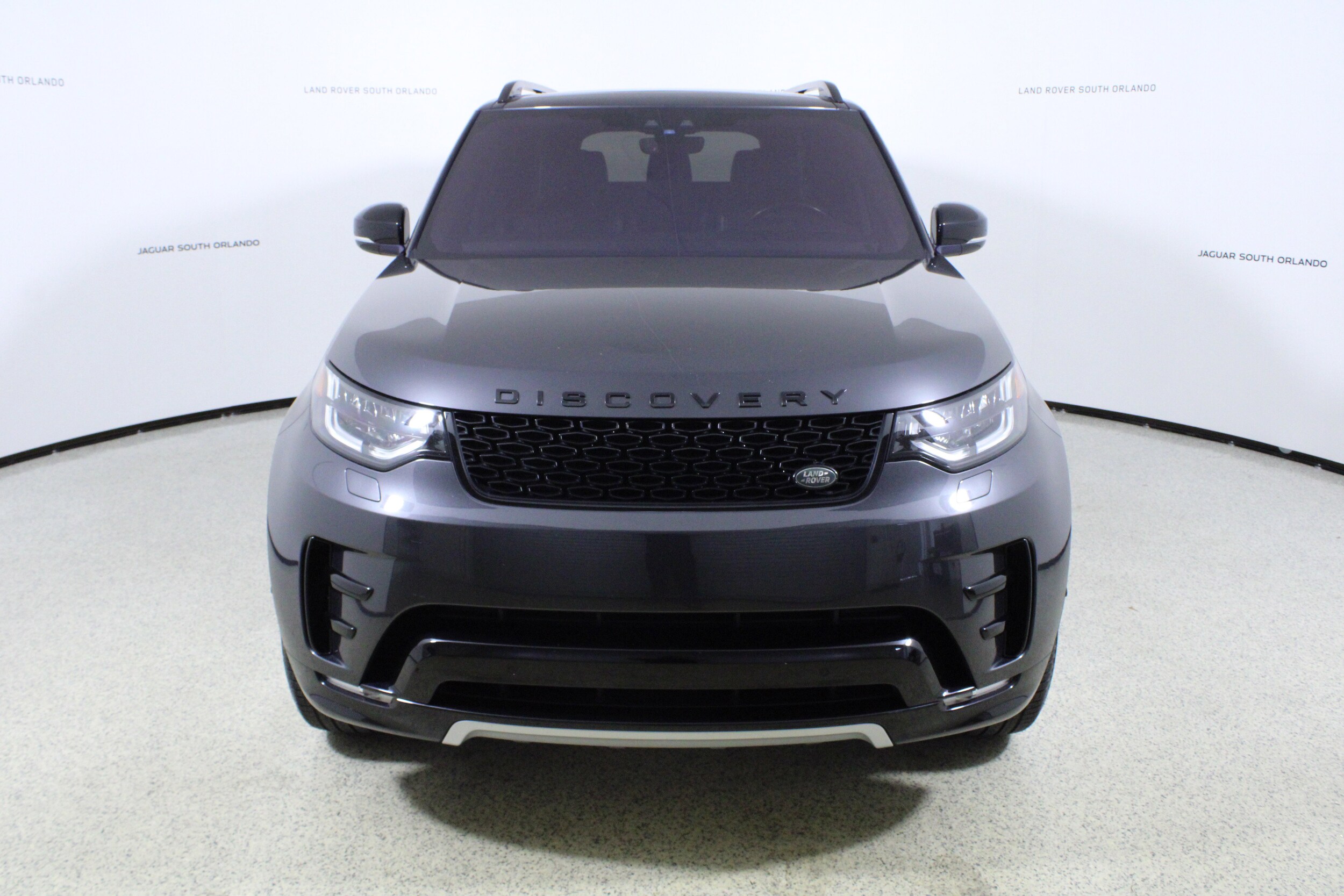 2019 Land Rover Discovery HSE Luxury photo 2