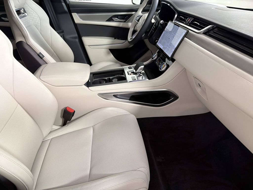 2026 Jaguar F-Pace R-Dynamic S - Photo 10