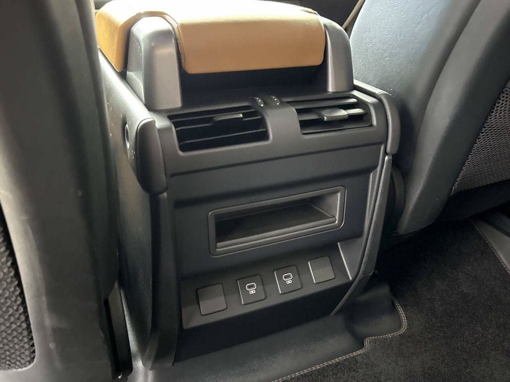 2023 Land Rover Defender X-Dynamic SE - Photo 14