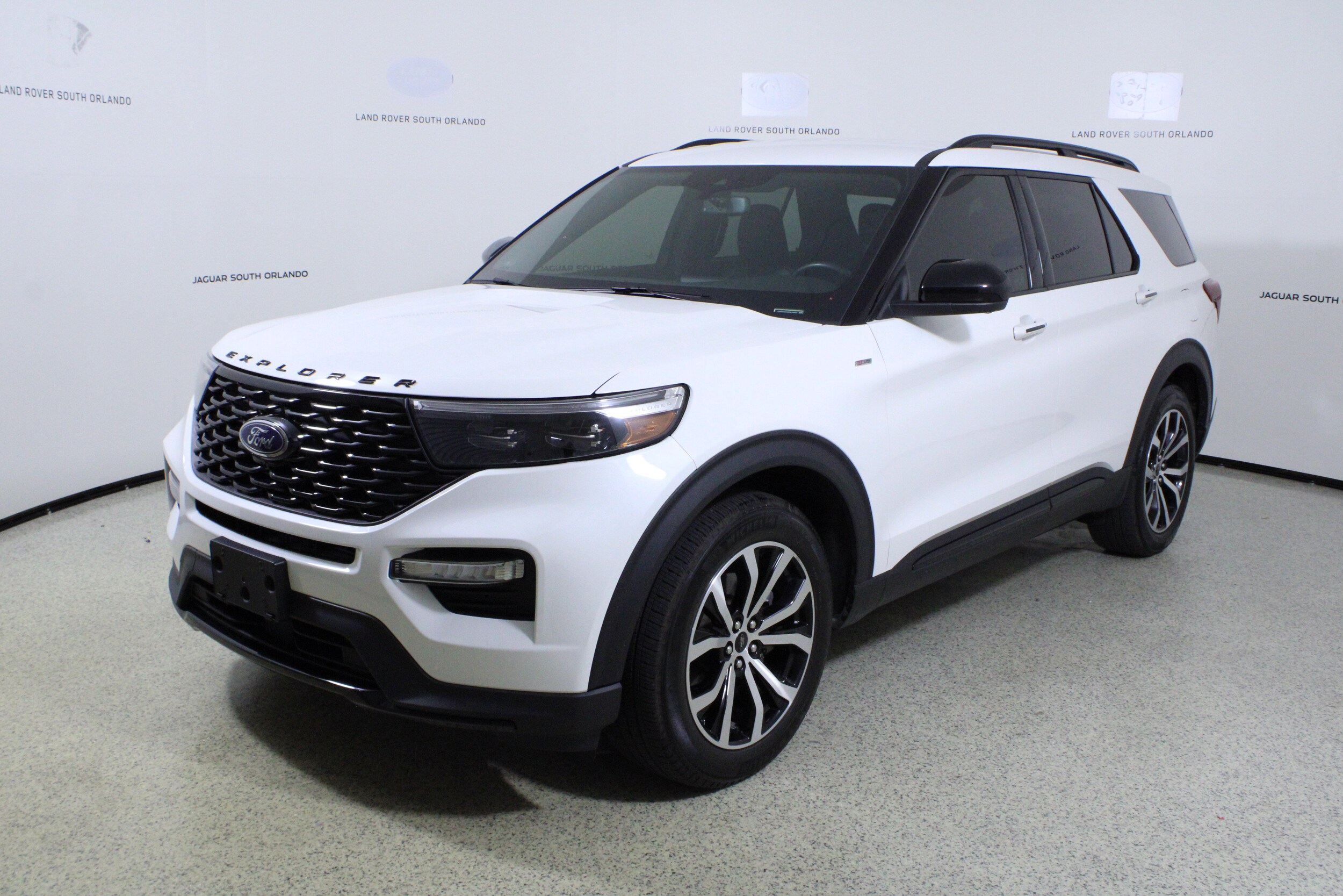 2023 Ford Explorer ST-Line photo 4