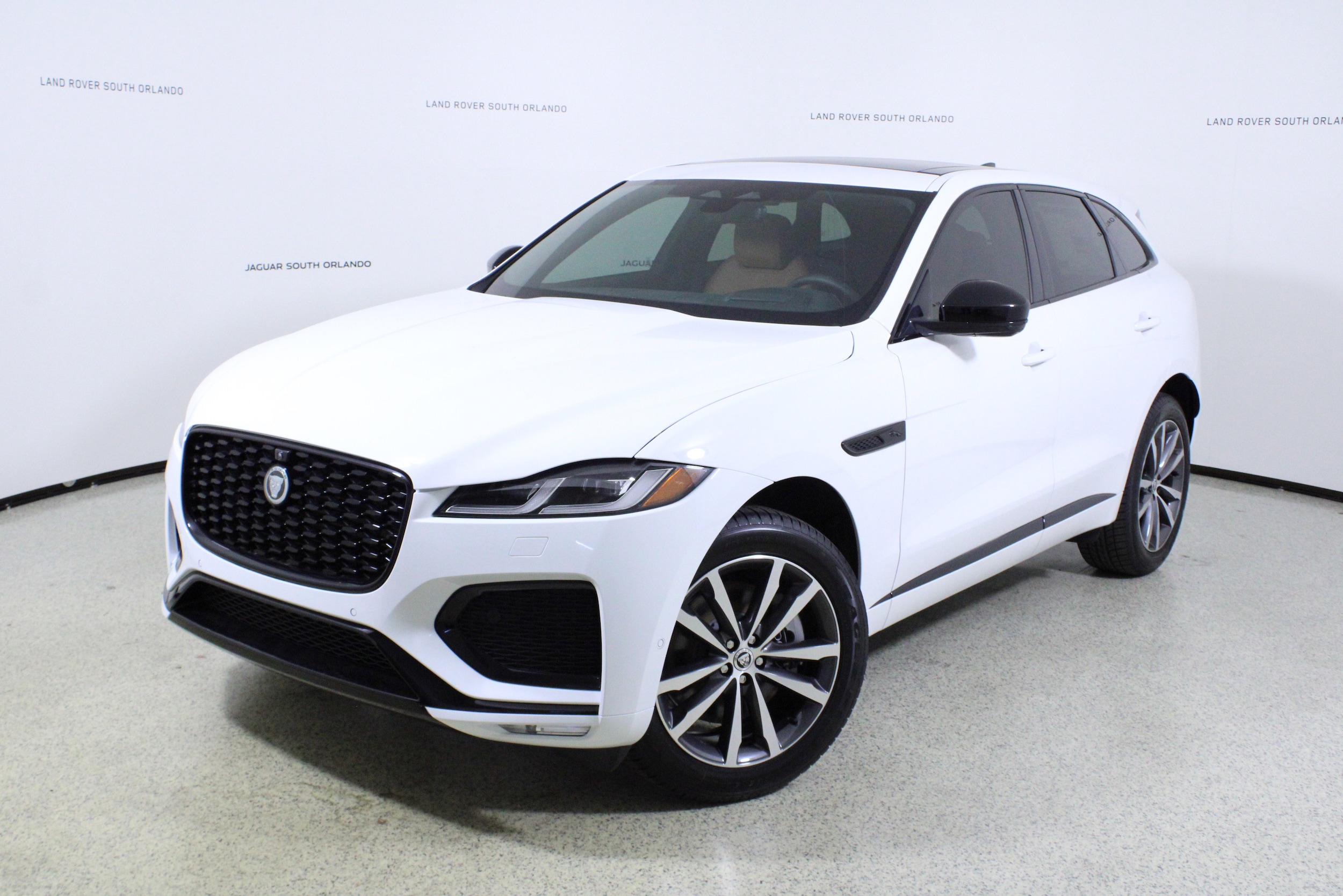 2026 Jaguar F-Pace R-Dynamic S's photo