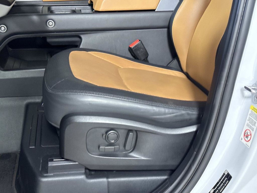 2023 Land Rover Defender X-Dynamic SE - Photo 18