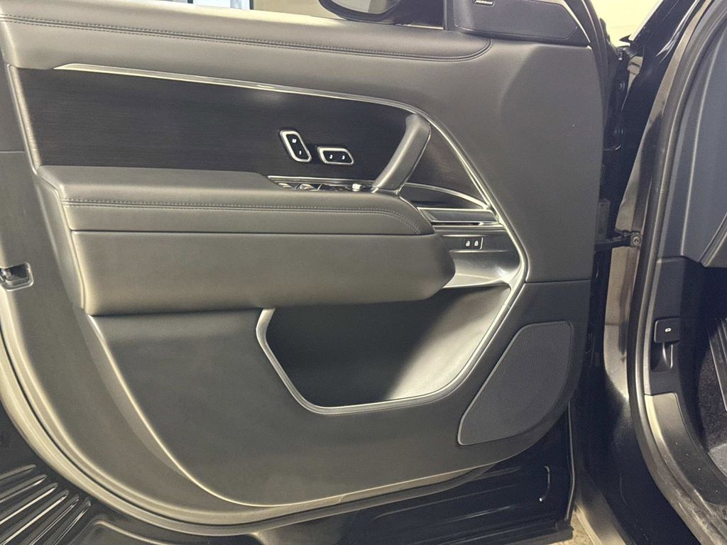 2023 Land Rover Range Rover SE - Photo 17