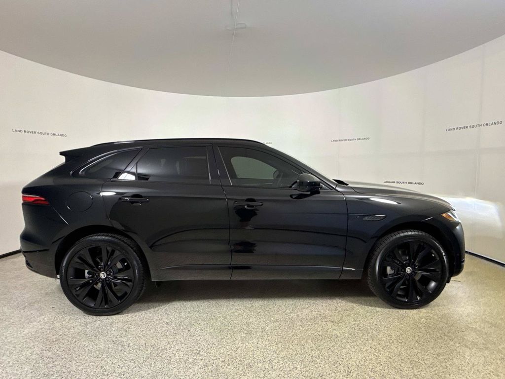 2026 Jaguar F-Pace R-Dynamic S - Photo 6