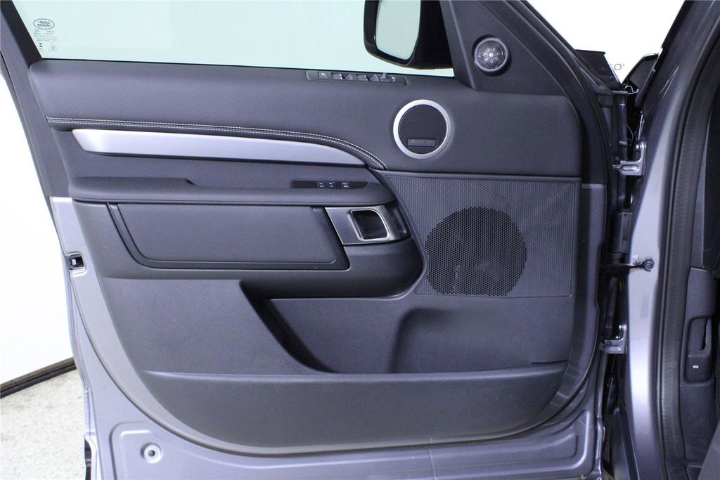 2025 Land Rover Discovery Dynamic SE - Photo 18