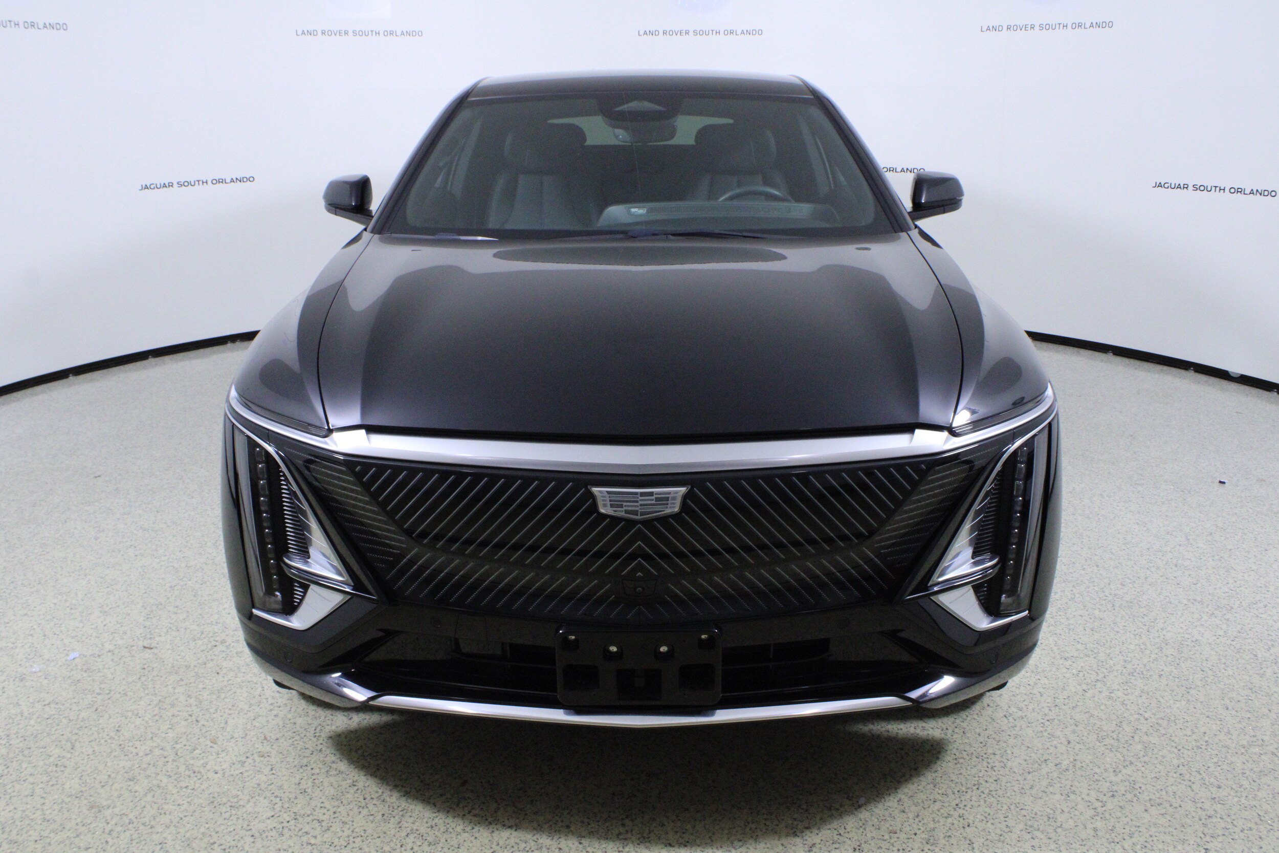 2023 Cadillac Lyriq Luxury photo 2