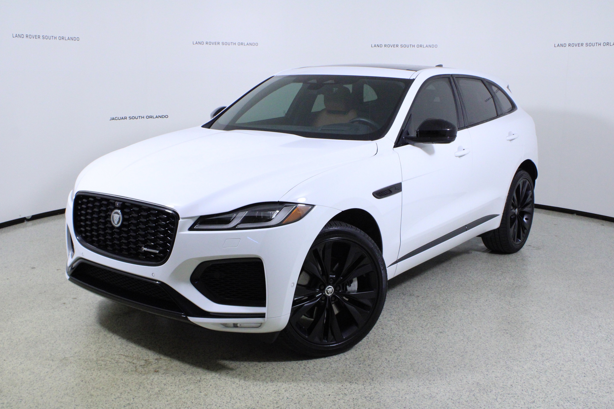 2025 Jaguar F-PACE R-Dynamic S's photo