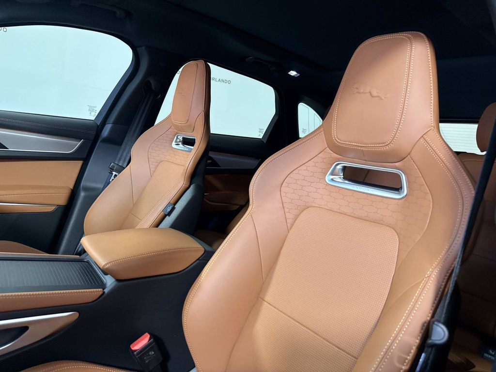 2026 Jaguar F-Pace R-Dynamic S - Photo 20