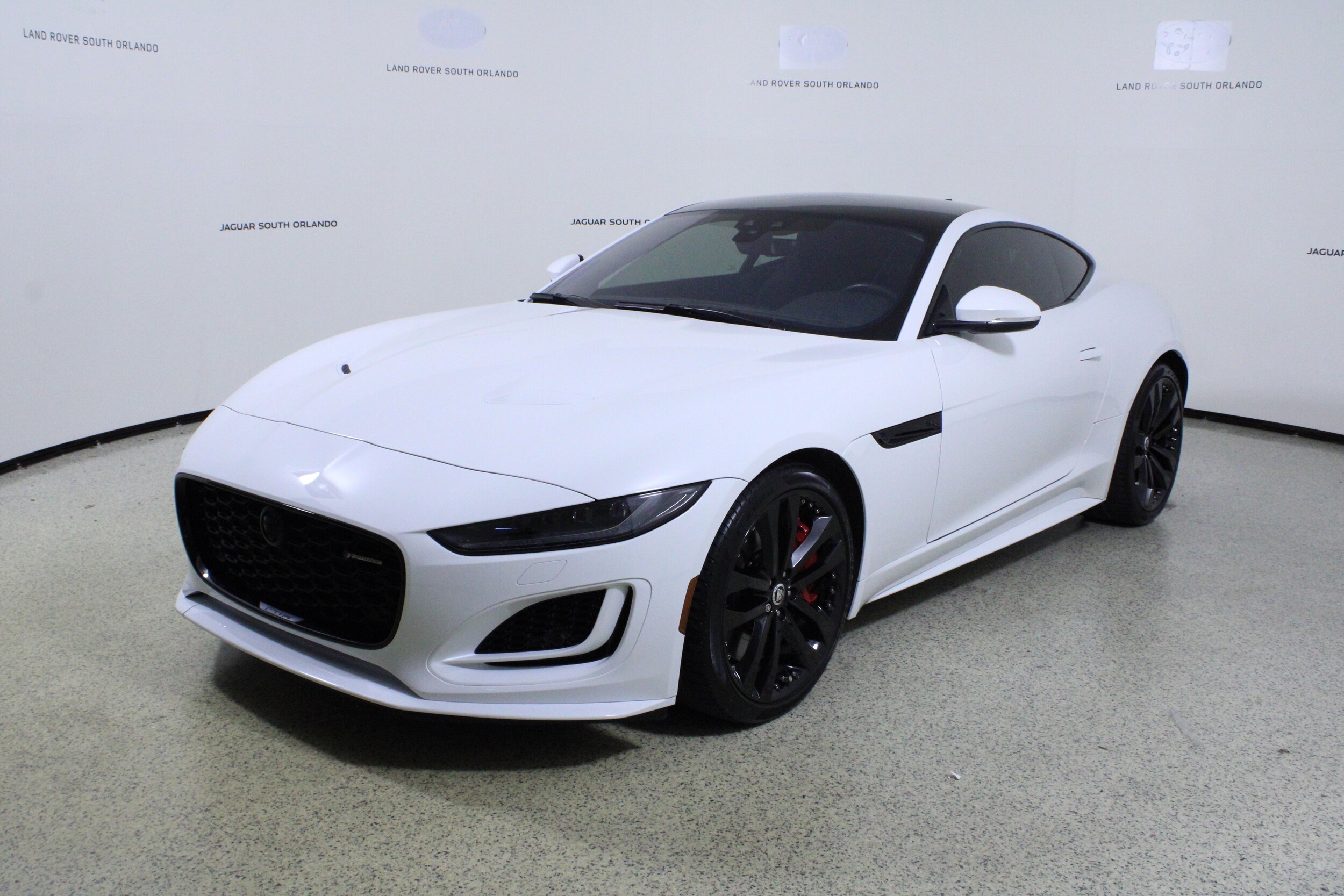 2024 Jaguar F-TYPE R-Dynamic P450 photo 4