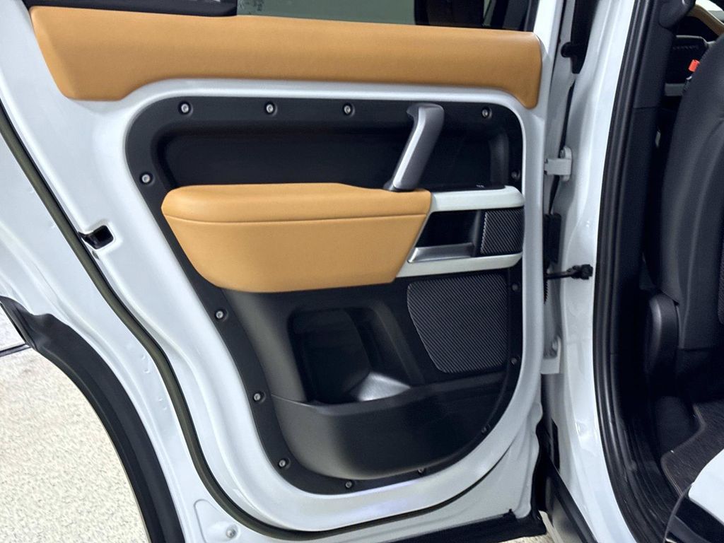 2023 Land Rover Defender X-Dynamic SE - Photo 12